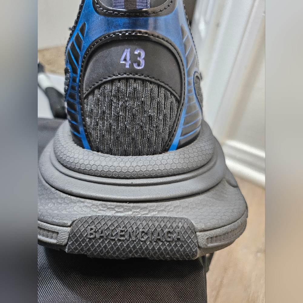 Balenciaga  3XL  Sneakers - Picture 2 of 7